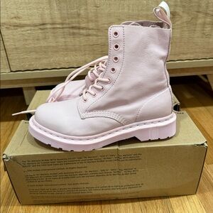 Dr. Martens Pascal Mono Pink